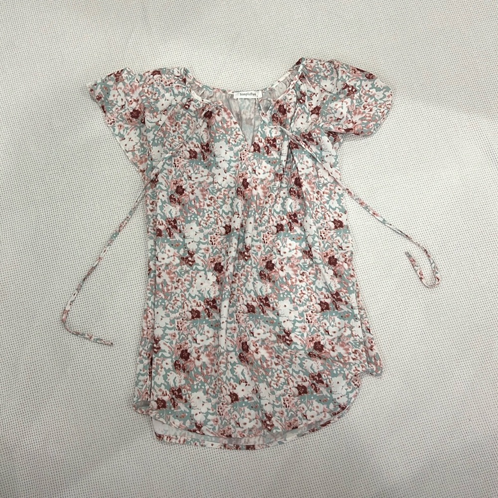 Flower print Simplefun brand blouse with short sleeves. Small lite weight fabric